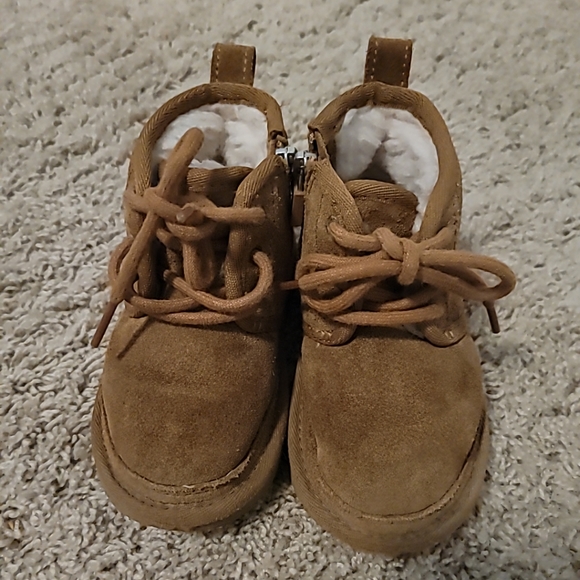 Like New! Ugg kids Lace up/Zipper suede boots size 7 - Picture 2 of 9
